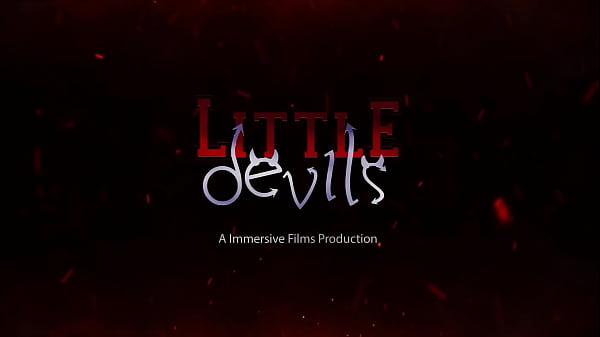 Fodendo o cuzinho da putinha peituda pela primeira vez na frente das cameras, ela aprovou