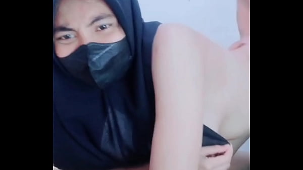 Selingkuh dengan pacar teman karena kontolnya gede, aku pun menikmati sampai crot di perut