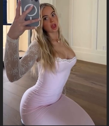 Jennysospeciall / Truly_specialgirl new sexxtape video is so sexy!!!